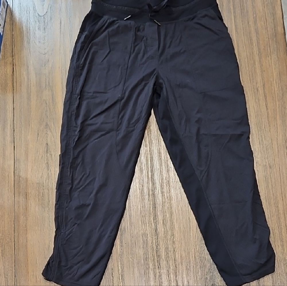 lululemon athletica Women's Black Capris